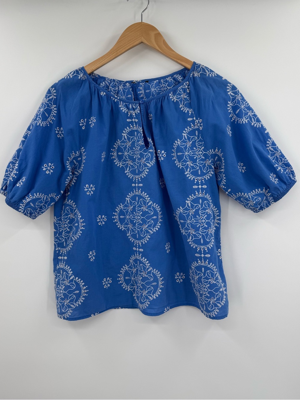 Ann Taylor Cotton Eyelet Embroidered Puff Sleeve Peasant Blouse | Blue White | S